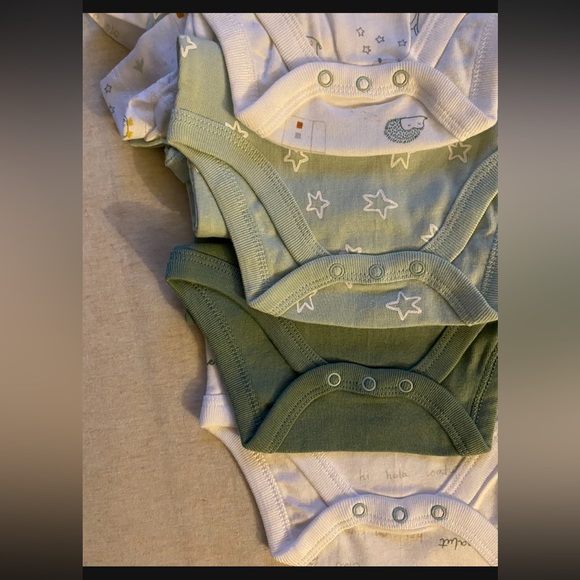 NWT Cloud island baby onesie , 4 pack 12 months - Picture 2 of 4
